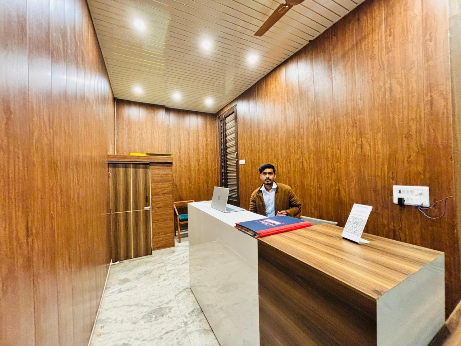 Hotel Vegas Corporate Suites Noida Ngoại thất bức ảnh